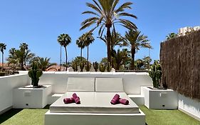 Las Americas Luxury Low-Cost Apartment With Terrace & Views